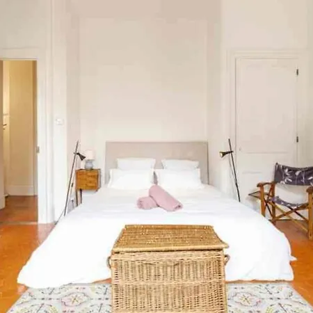 Luminous 92m2 8mn Palais Apartment *