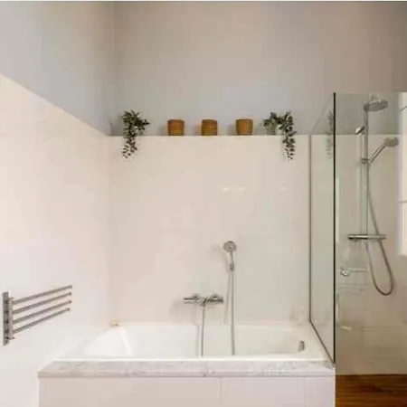 Luminous 92m2 8mn Palais Apartment