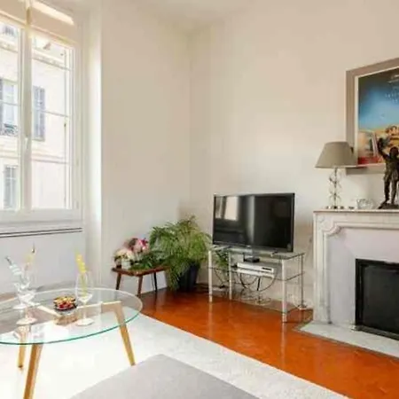 Apartment Luminous 92m2 8mn Palais